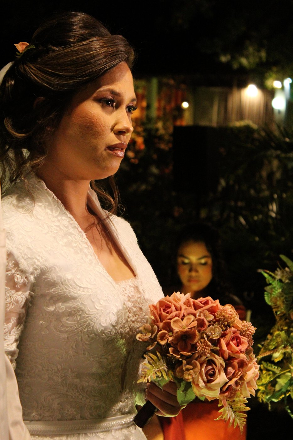 Noiva com buquê — cobertura de casamento